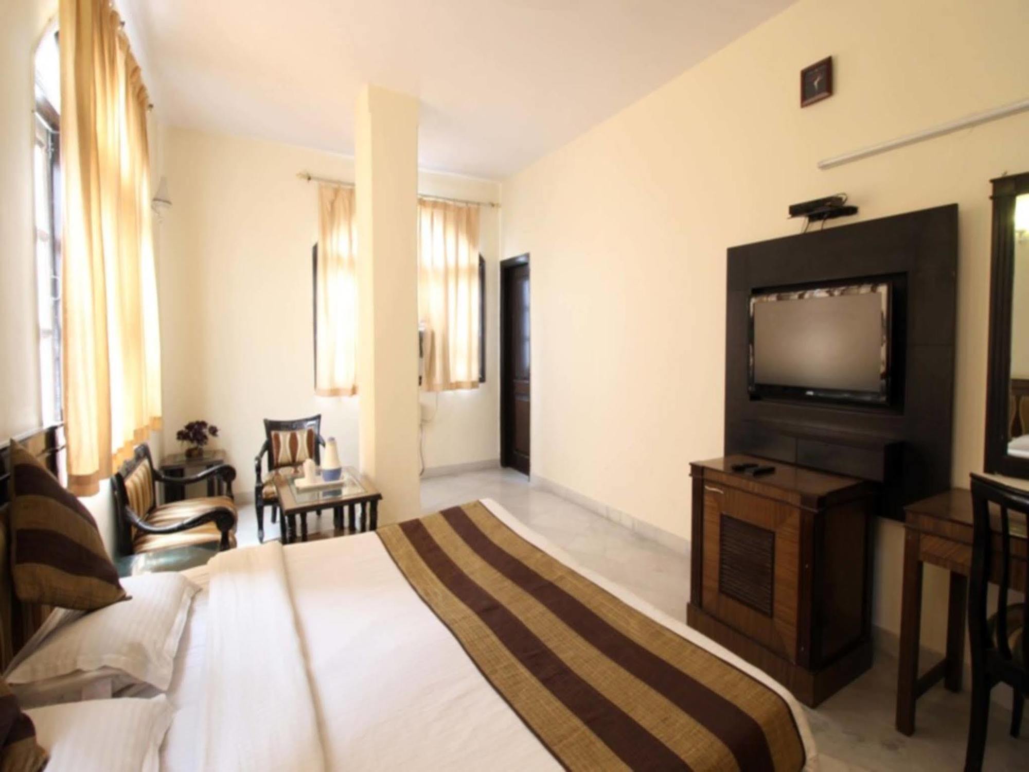 Hotel O Grand Central Delhi Kültér fotó