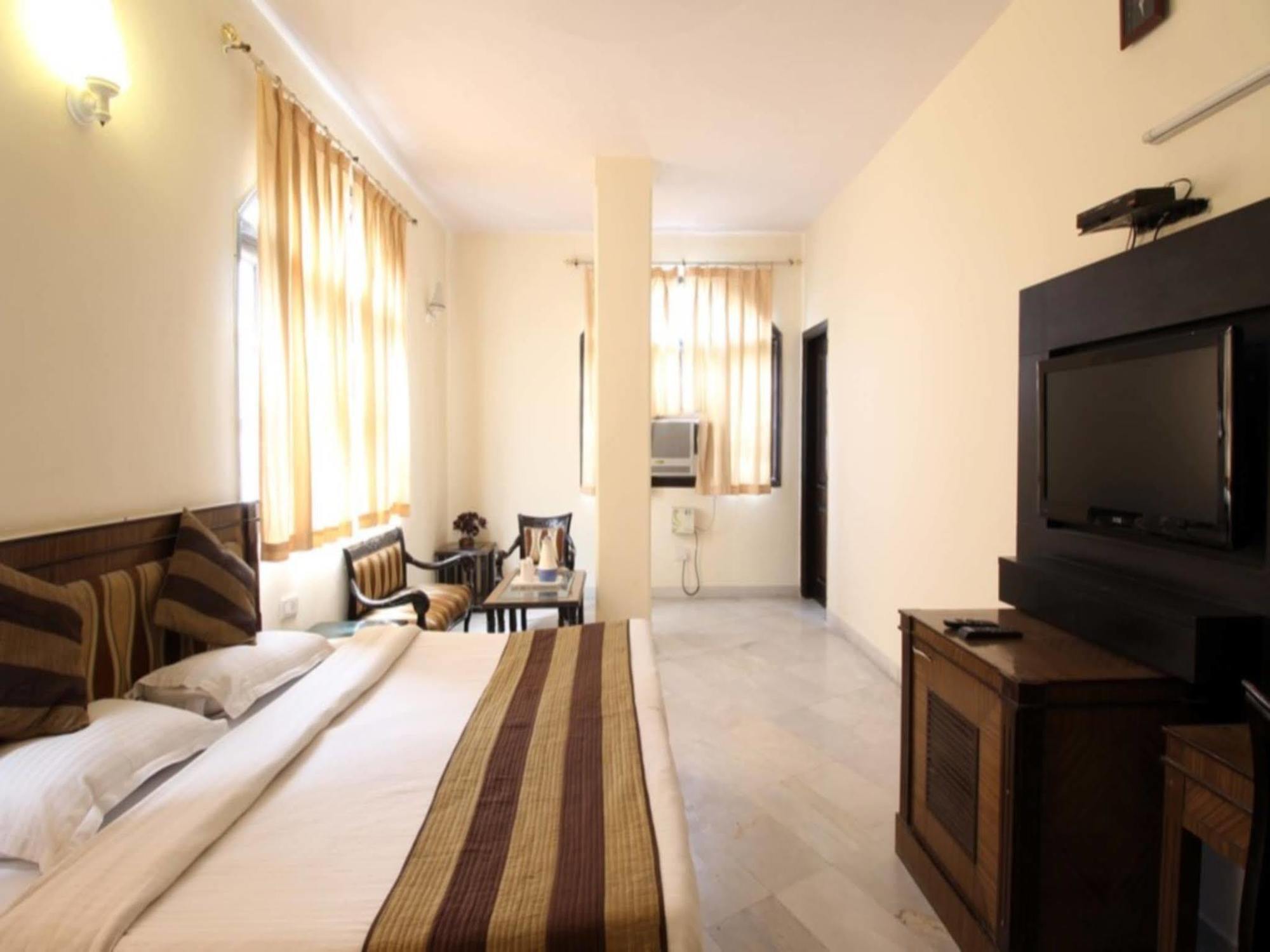 Hotel O Grand Central Delhi Kültér fotó