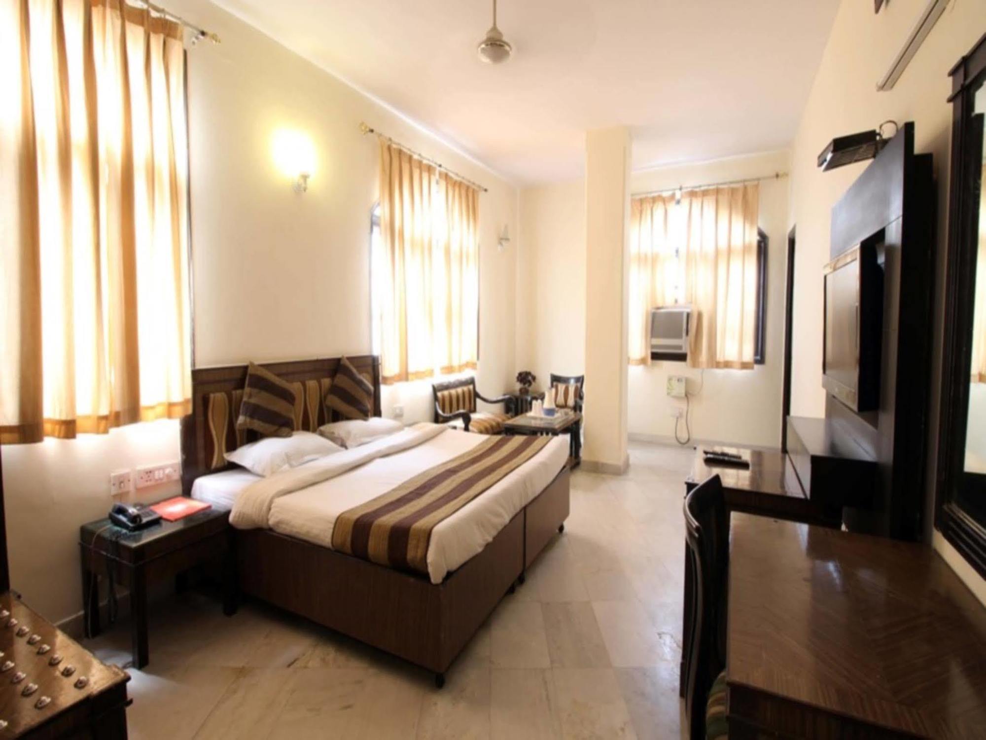 Hotel O Grand Central Delhi Kültér fotó